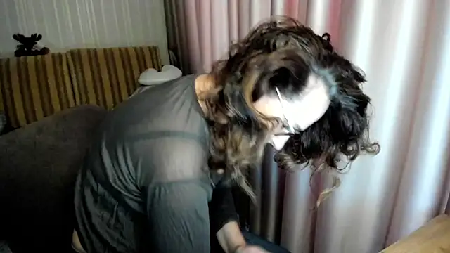 lauraoven online show from February 1, 2026, 1:09 pm