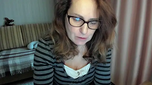 lauraoven online show from March 10, 2026, 2:44 pm