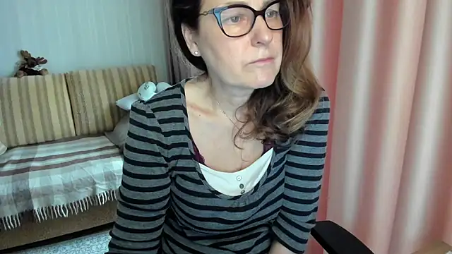 lauraoven online show from March 12, 2026, 7:03 am