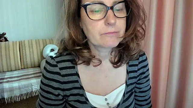 lauraoven online show from May 6, 2026, 2:11 pm