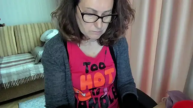 lauraoven online show from May 14, 2026, 7:59 am