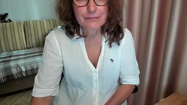 lauraoven online show from July 31, 2026, 7:52 am