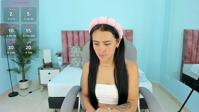 tati saldarriaga online show from March 23, 2026, 5:06 pm