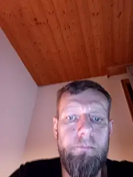 Kw8585kw online show from October 4, 2025, 1:03 am