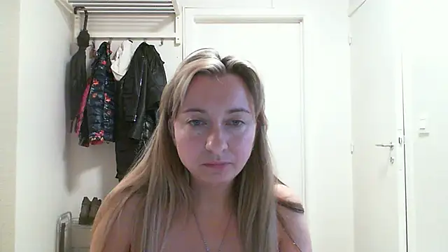 Snapshot of SusanCurt chatting on October 10, 2025, 8:02 am SusanCurt online show from October 10, 2025, 8:02 am