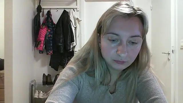 Snapshot of SusanCurt chatting on October 13, 2025, 8:36 am SusanCurt online show from October 13, 2025, 8:36 am