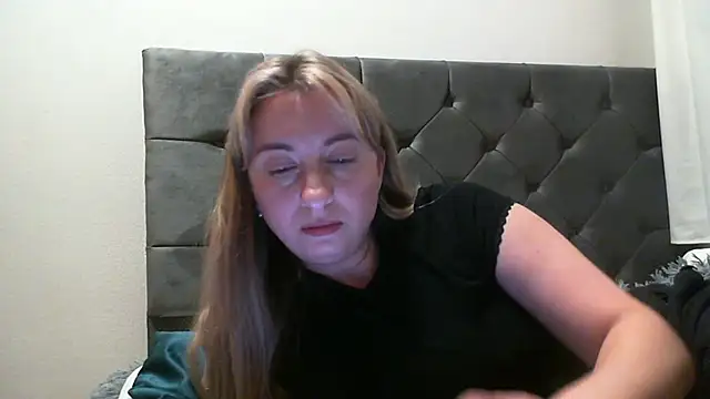 Snapshot of SusanCurt chatting on October 18, 2025, 6:52 pm SusanCurt online show from October 18, 2025, 6:52 pm