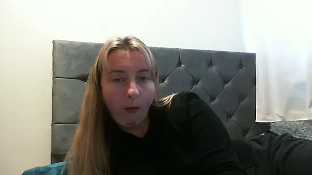 Snapshot of SusanCurt chatting on October 19, 2025, 10:05 am SusanCurt online show from October 19, 2025, 10:05 am