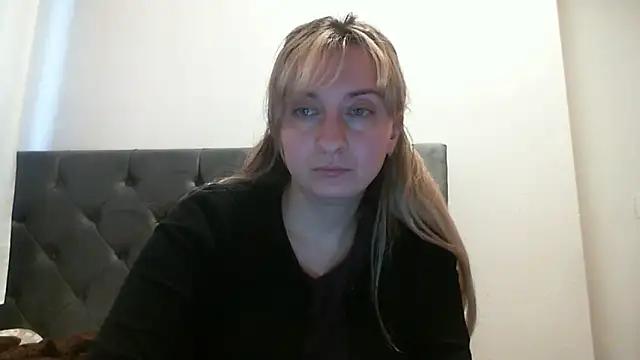 SusanCurt online show from December 5, 2025, 9:51 am