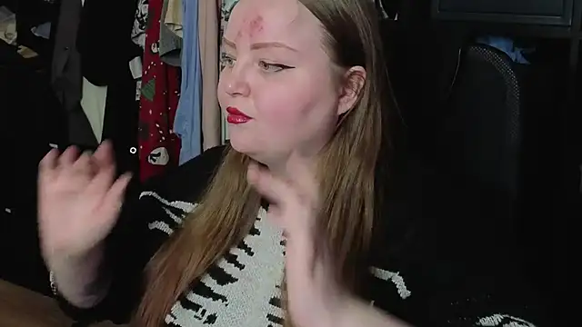 EMMA  CONNOR online show from December 5, 2025, 9:00 pm