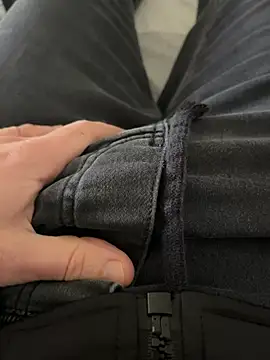 Snapshot of _Inchiodo_ chatting on December 11, 2024, 12:34 pm Inchiodo online show from December 11, 2024, 12:34 pm