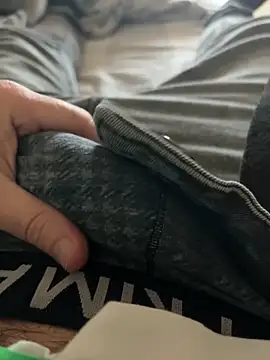 Snapshot of _Inchiodo_ chatting on February 5, 2025, 12:27 pm Inchiodo online show from February 5, 2025, 12:27 pm