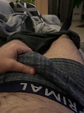 Snapshot of _Inchiodo_ chatting on February 5, 2025, 5:53 pm Inchiodo online show from February 5, 2025, 5:53 pm