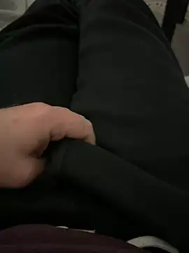 Snapshot of _Inchiodo_ chatting on March 12, 2025, 10:39 pm Inchiodo online show from March 12, 2025, 10:39 pm