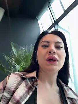 Snapshot of Wet__Bunny chatting on May 19, 2026, 6:20 am Wet Bunny online show from May 19, 2026, 6:20 am