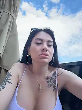 Snapshot of Wet__Bunny chatting on July 4, 2026, 6:19 am Wet Bunny online show from July 4, 2026, 6:19 am