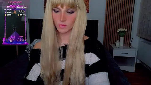 Snapshot of HelenSpellman chatting on August 5, 2026, 9:28 pm HelenSpellman online show from August 5, 2026, 9:28 pm