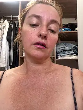 moniquerainx online show from December 6, 2024, 3:55 pm