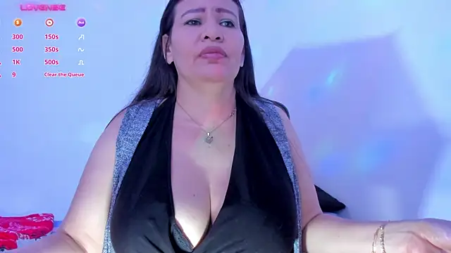 esmeralda milf online show from December 3, 2024, 11:24 pm