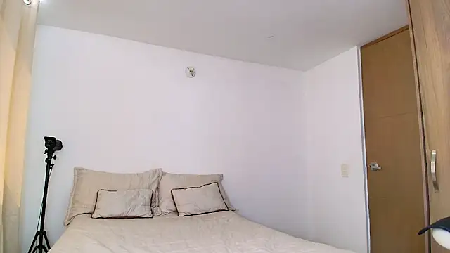 Snapshot of SARA_TS_FOX chatting on March 1, 2026, 3:47 pm SARA TS FOX online show from March 1, 2026, 3:47 pm