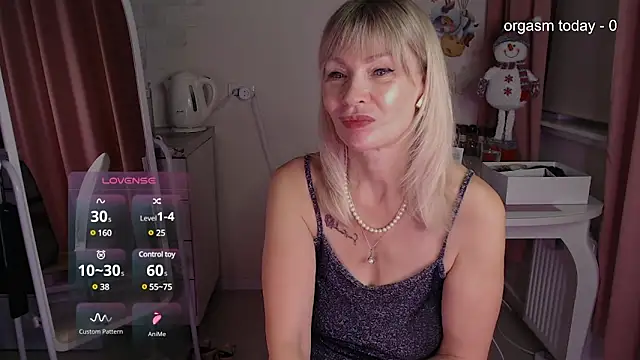 Snapshot of JuliaVilnet chatting on December 16, 2024, 5:17 am JuliaVilnet online show from December 16, 2024, 5:17 am