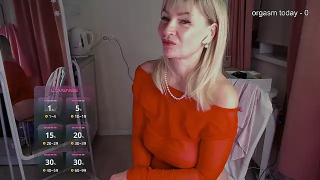 Snapshot of JuliaVilnet chatting on January 22, 2025, 5:16 am JuliaVilnet online show from January 22, 2025, 5:16 am
