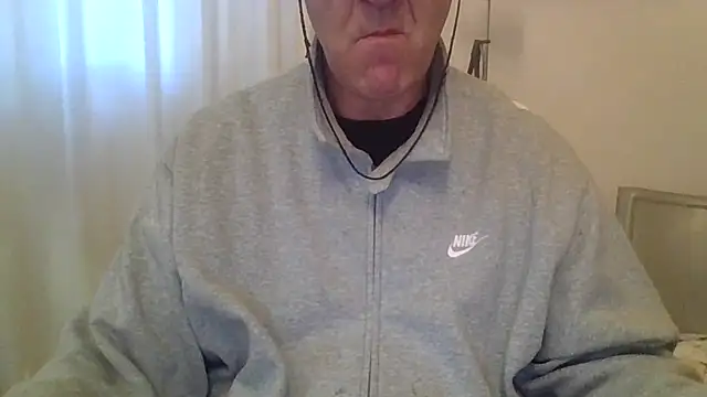 Snapshot of ANONIMO7735 chatting on February 7, 2026, 6:39 am ANONIMO7735 online show from February 7, 2026, 6:39 am