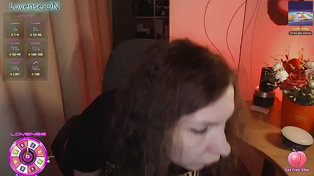 Snapshot of JohansonKatie chatting on February 17, 2025, 8:04 pm JohansonKatie online show from February 17, 2025, 8:04 pm