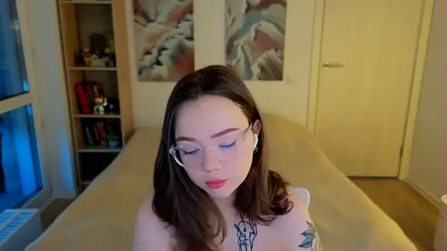 MilenaSaint online show from May 6, 2026, 3:35 am