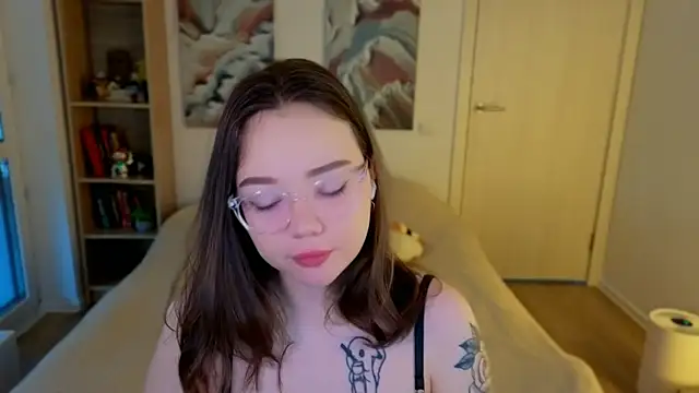 MilenaSaint online show from May 7, 2026, 3:34 am
