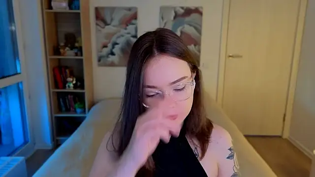 MilenaSaint online show from May 8, 2026, 3:56 am