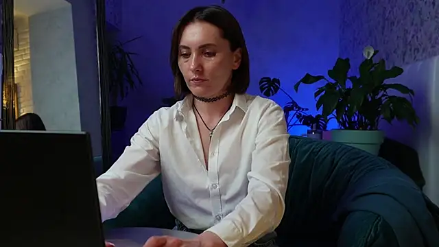 ClaraBendover online show from May 27, 2026, 6:49 pm
