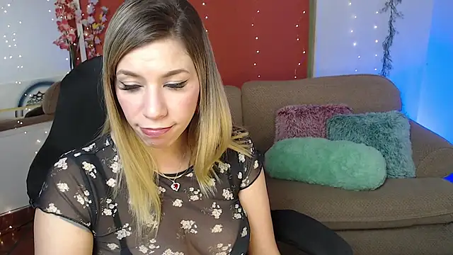ms sofia x online show from December 4, 2024, 8:07 pm