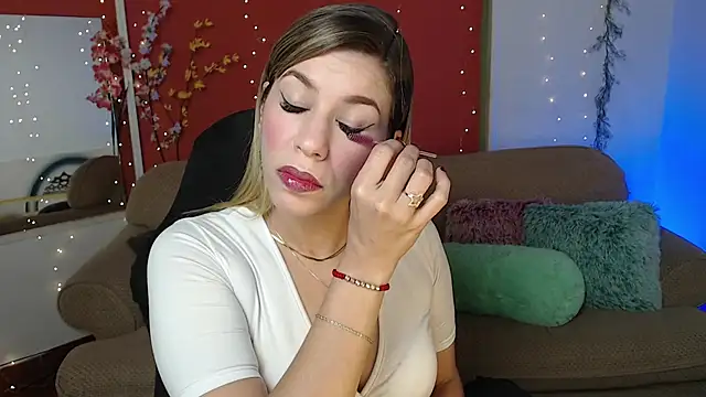 ms sofia x online show from December 5, 2024, 2:44 pm
