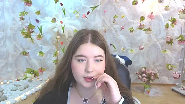 Snapshot of NicoleFoxery chatting on May 25, 2026, 6:25 pm NicoleFoxery online show from May 25, 2026, 6:25 pm