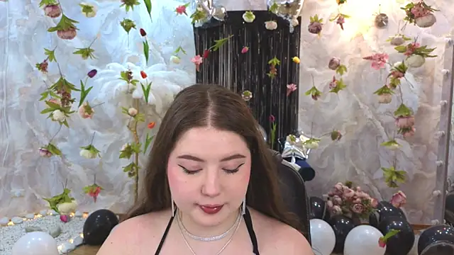 NicoleFoxery online show from July 8, 2026, 1:21 am