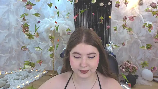 NicoleFoxery online show from August 4, 2026, 4:26 am