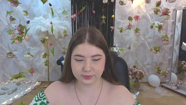 NicoleFoxery online show from August 7, 2026, 6:21 pm