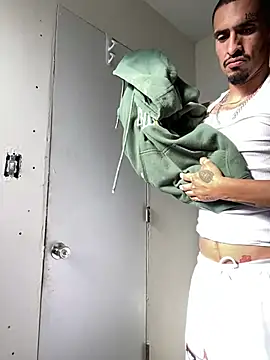 Prettyboiflaco online show from February 7, 2025, 4:14 pm