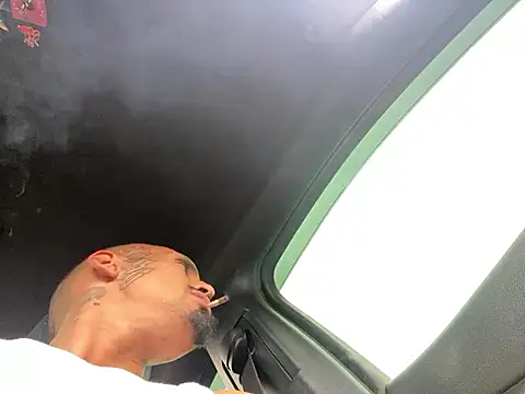 Prettyboiflaco online show from March 4, 2025, 2:53 pm