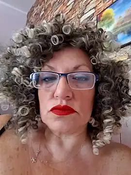 Hot Azaleea online show from July 5, 2026, 5:14 am