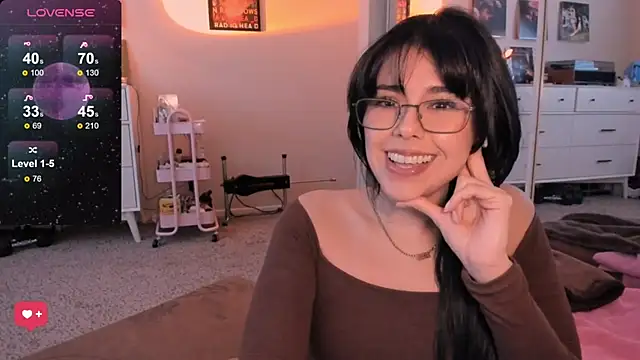 Snapshot of Evie-Luna chatting on February 7, 2025, 12:31 am Evie-Luna online show from February 7, 2025, 12:31 am