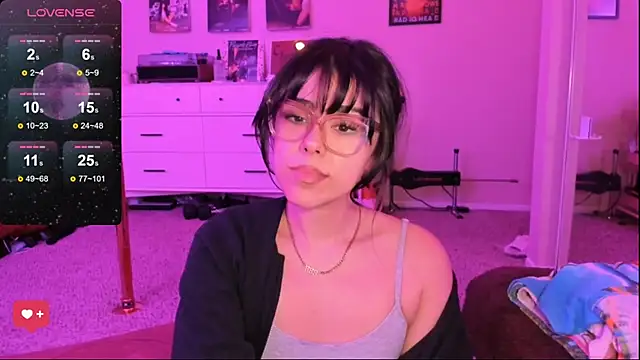 Snapshot of Evie-Luna chatting on February 9, 2025, 3:43 am Evie-Luna online show from February 9, 2025, 3:43 am