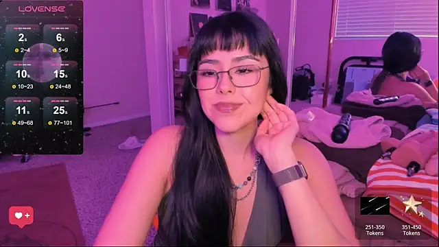 Snapshot of Evie-Luna chatting on March 1, 2025, 1:32 am Evie-Luna online show from March 1, 2025, 1:32 am