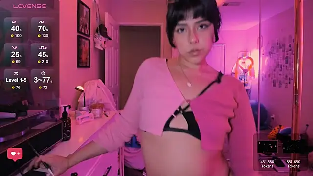 Evie-Luna online show from November 12, 2025, 2:45 am