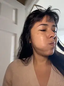 Evie-Luna online show from November 30, 2025, 7:07 pm