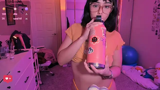 Evie-Luna online show from May 2, 2026, 3:55 am