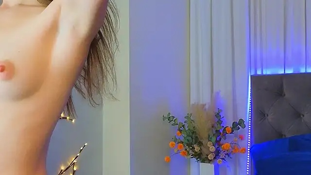 Snapshot of Ariana_Petite chatting on February 25, 2026, 12:20 am Ariana Petite online show from February 25, 2026, 12:20 am