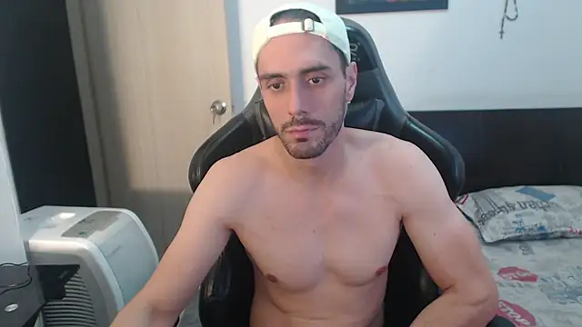 Snapshot of samuelgarcia_ chatting on March 18, 2025, 8:36 am samuelgarcia  online show from March 18, 2025, 8:36 am