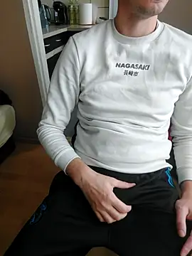 MlodyDres online show from October 4, 2025, 8:01 am